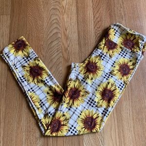 OS Plaid sunflower leggings 🌻